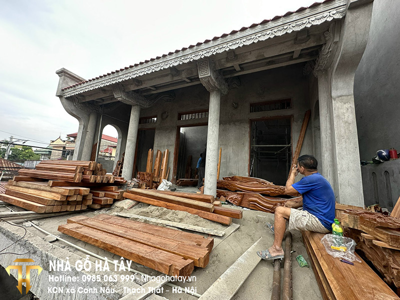 Phòng thờ 3 gian trên tầng 2 gỗ lim nam phi Thượng Mỗ - Đan Phượng